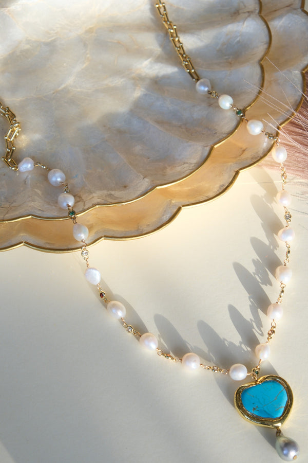 Freshwater pearls/gold chain